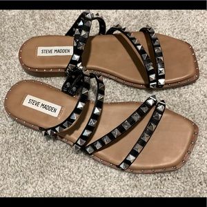 Steve madden skylar black studded silver sandals size 7.5